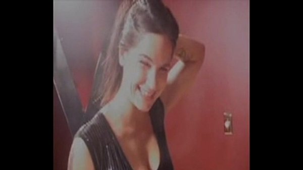 Sexy Femdom mistress pees on slave’s mouth making him